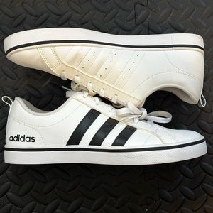 Selling adidas Daily 2.0 Men Casual Lifestyle shoes. Lightly worn.